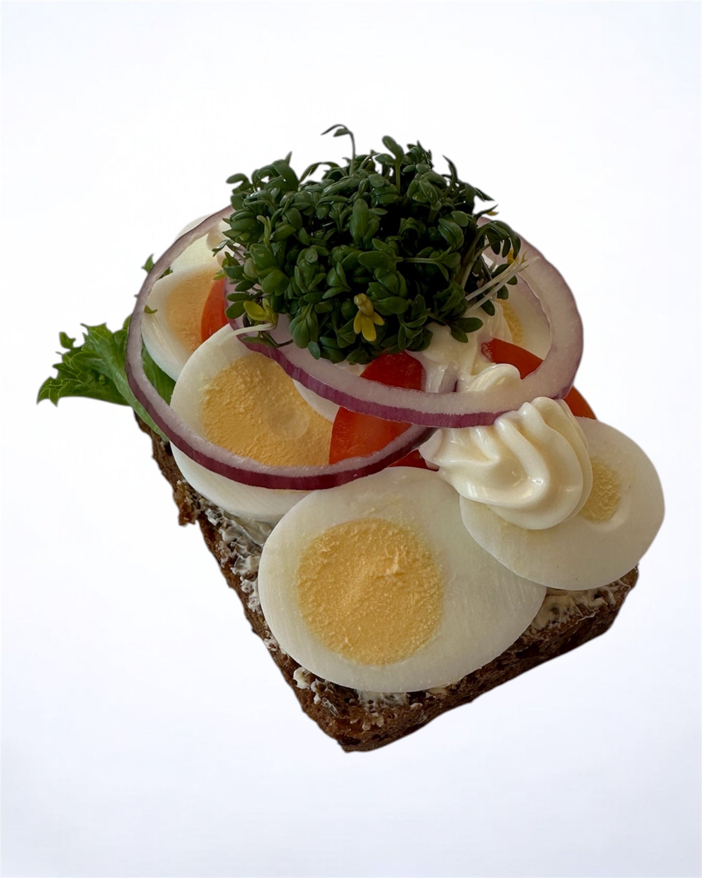 Æg & Tomat med mayonnaise, rødløg og grønt