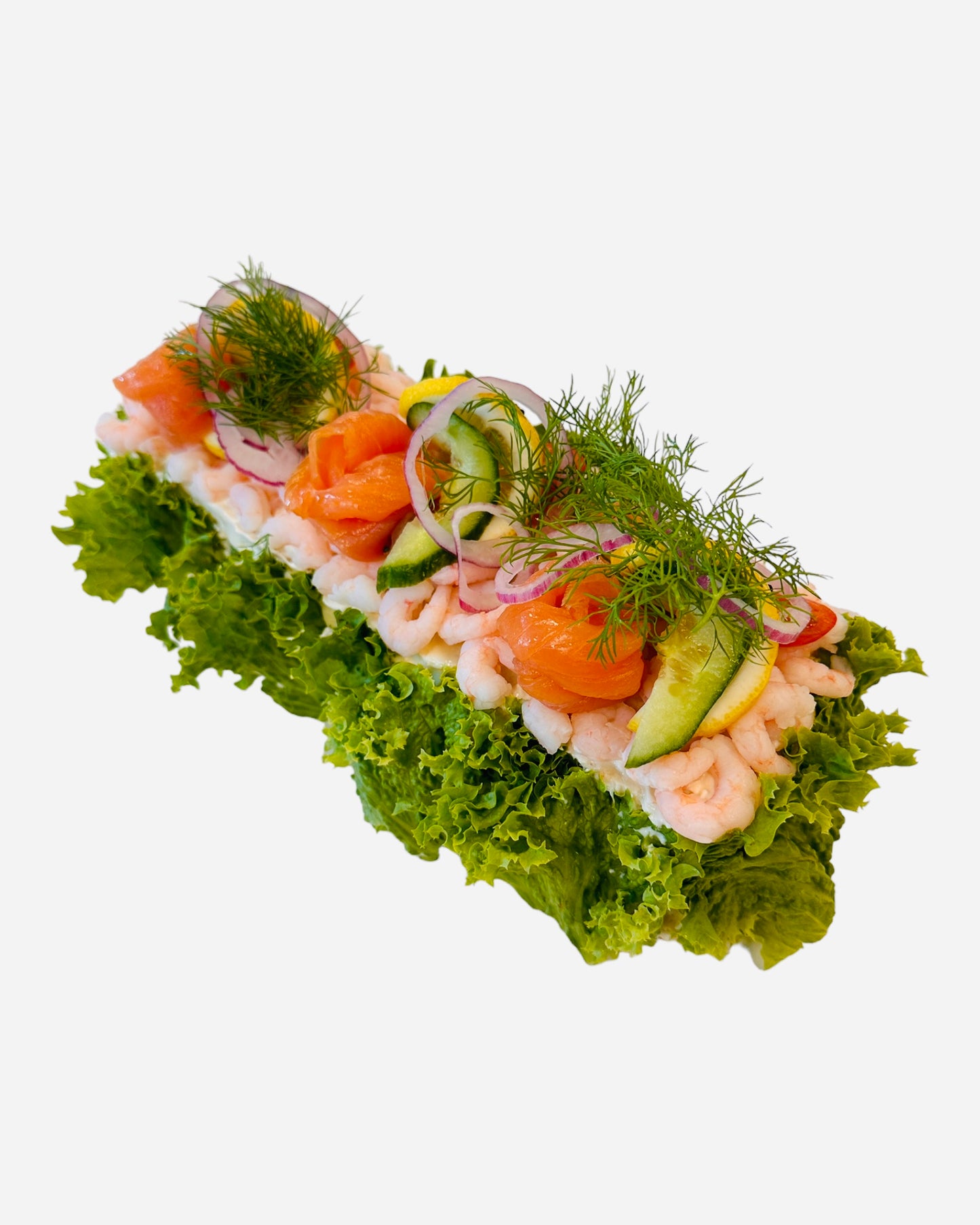 smörgåstårta med rejer, tomat, rødløg, mayonnaise, og grønt