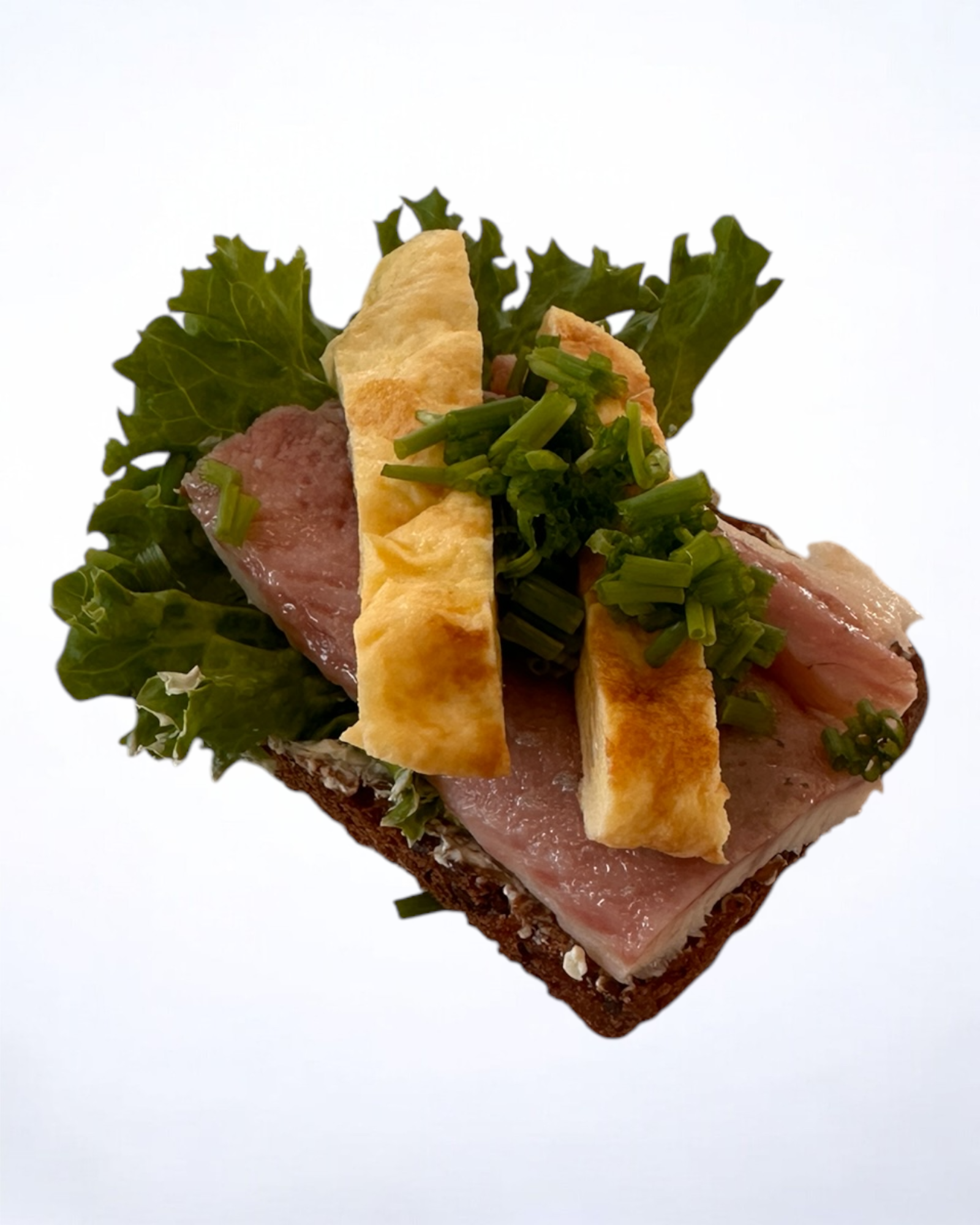 Dansk opdrættet røget ål med røræg og purløg.