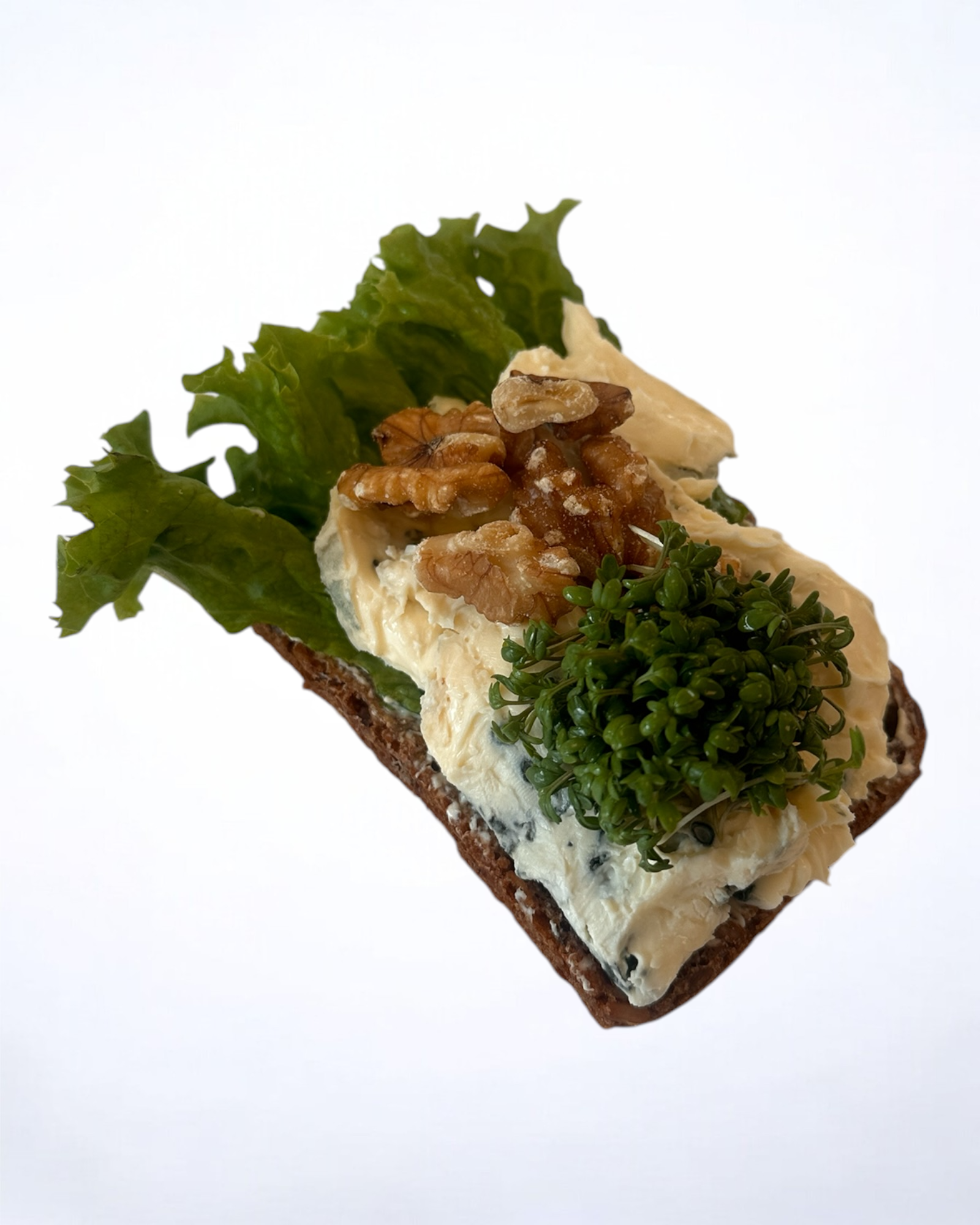 Castello med akaciehonning, og valnødder pyntet med karse