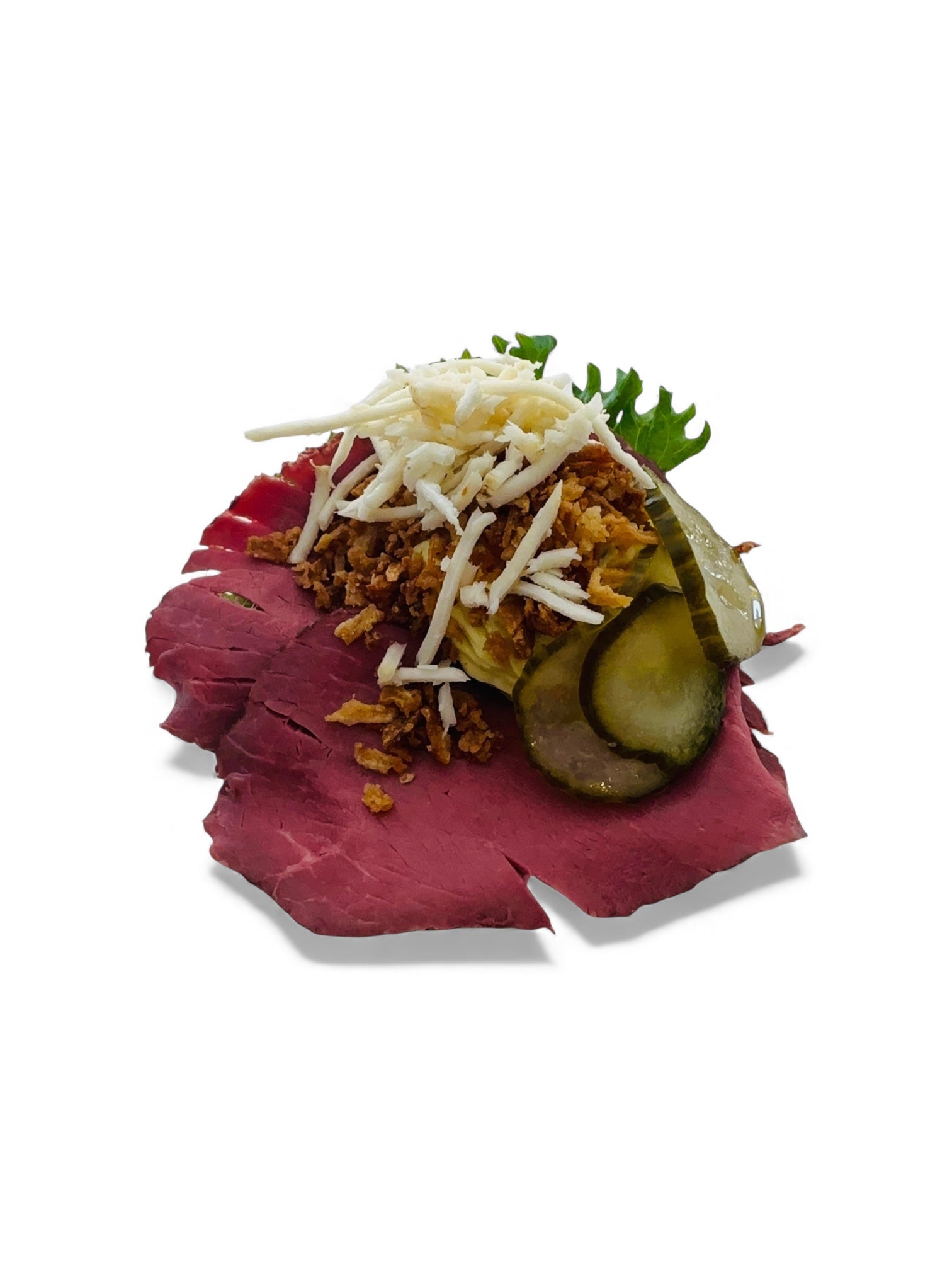 Luksus roastbeef med remoulade, syltede agurk, ristede løg og peberrod