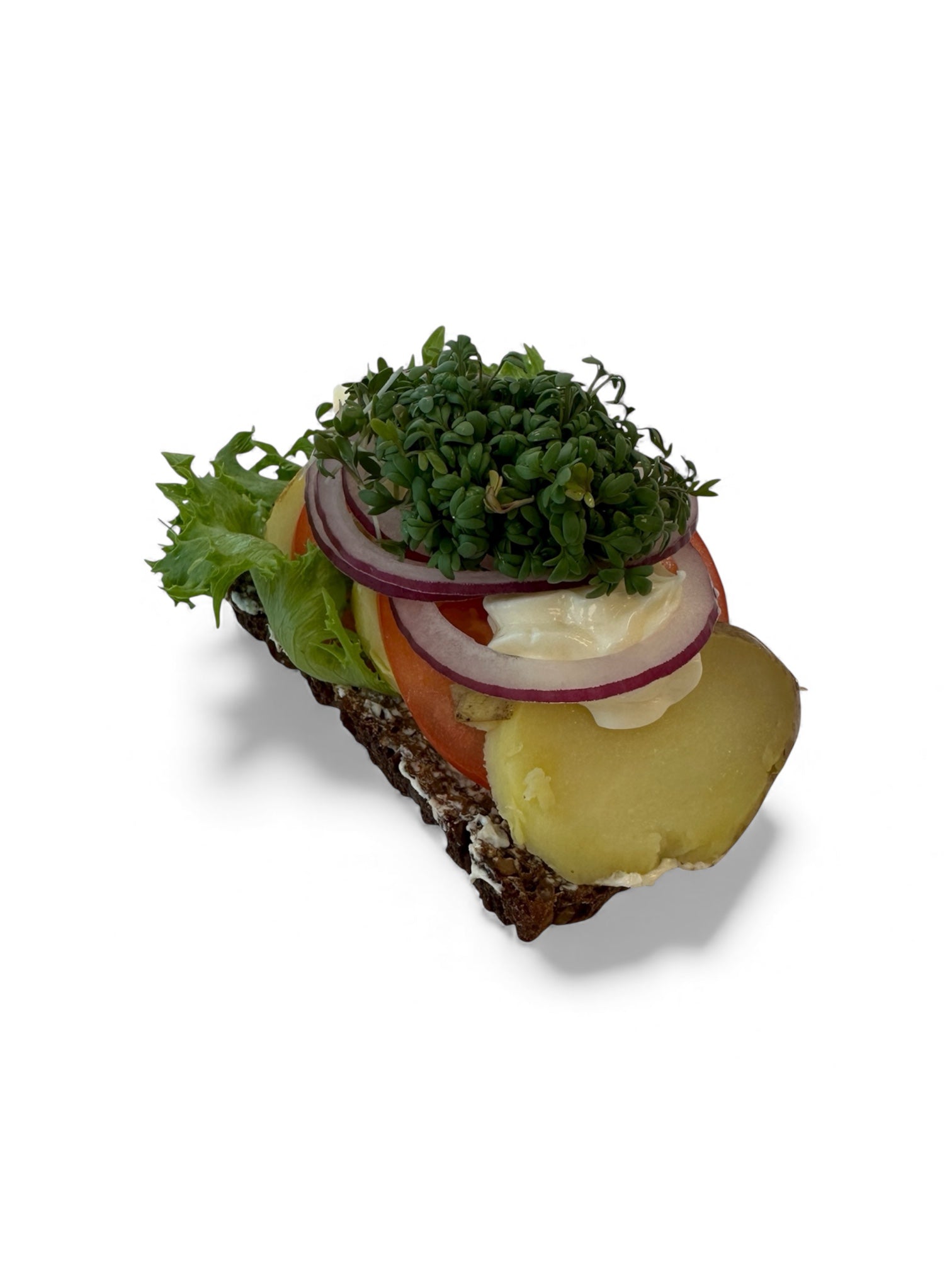 Kartoffel mad med rødløg, tomat og mayo på solsikkerugbrød