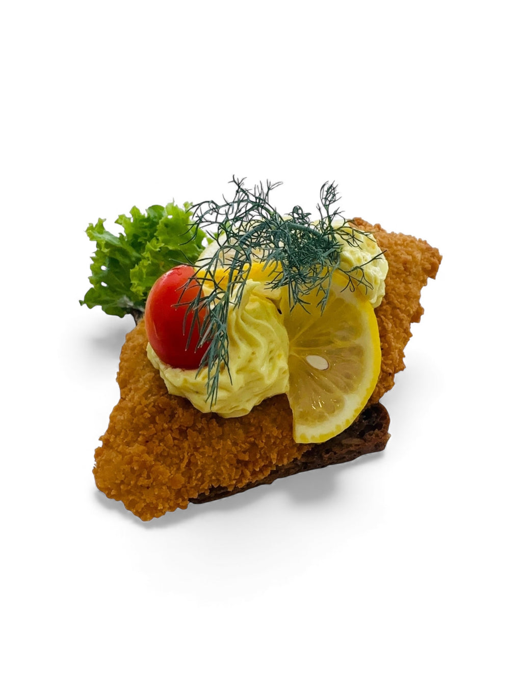 Fiskefilet med remoulade, citron og dild på solsikkerugbrød