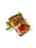 Varmtrøget laksesalat, kaviar, citron & grønt