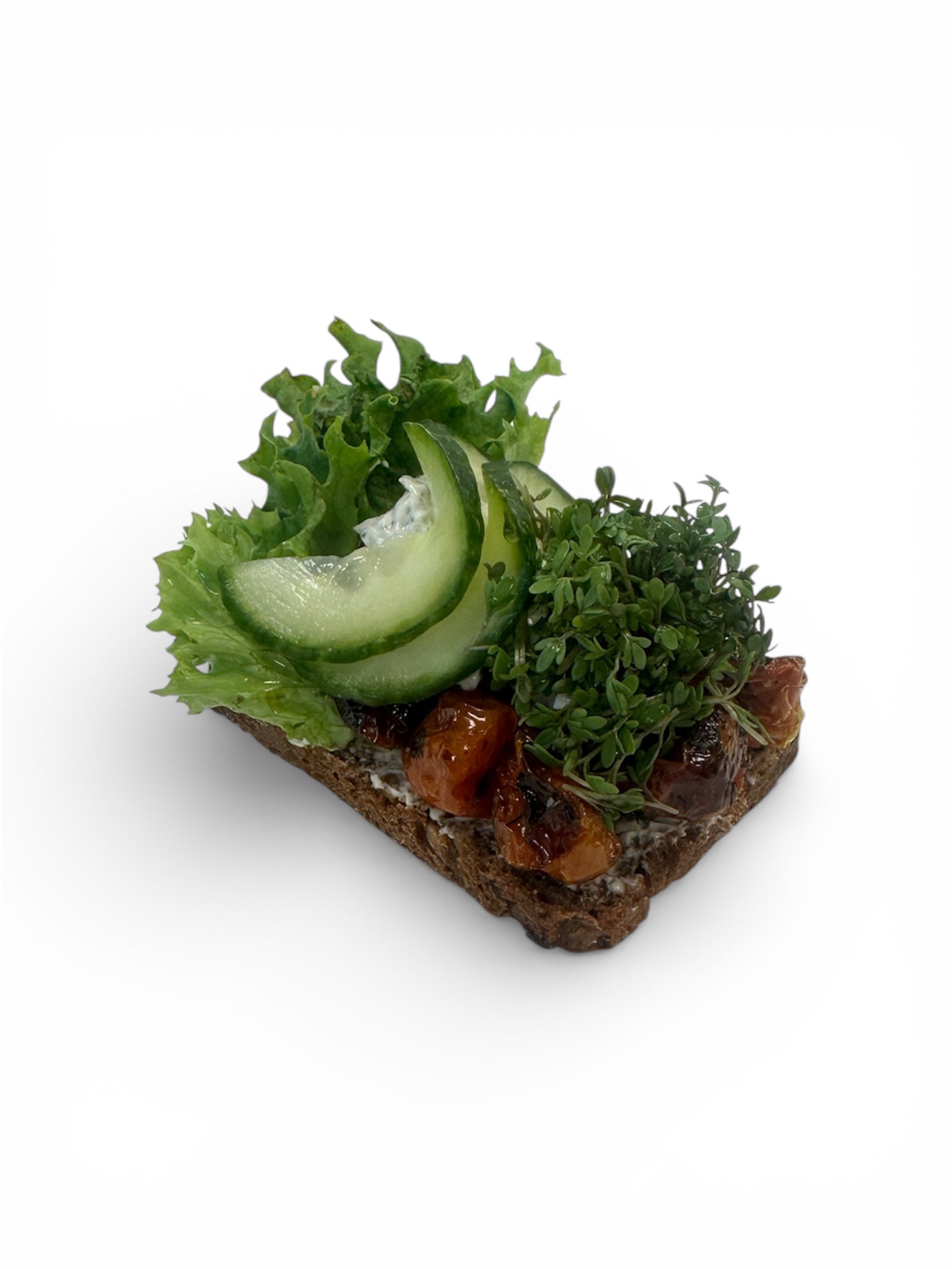 Ovnbagt tomat, basillikum mayonnaise, agurk pyntet med grønt